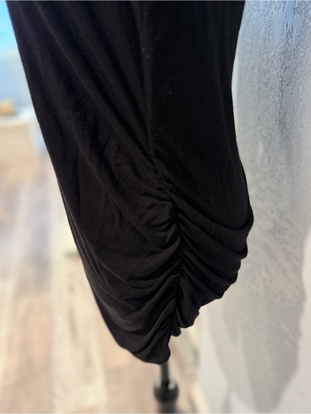 Motherhood Maternity Black Ruched Side Long Sleeve Top Size Medium - Picture 4 of 6